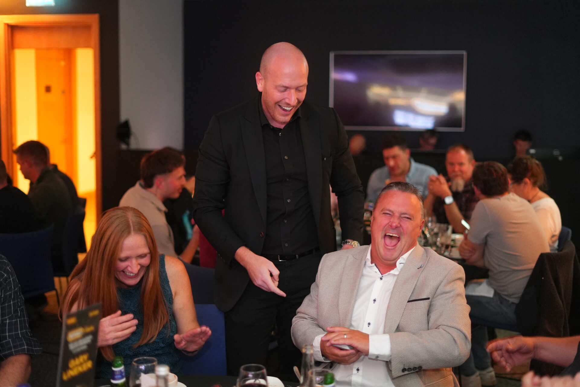 corporate magician | table magic corporate magician | table magic